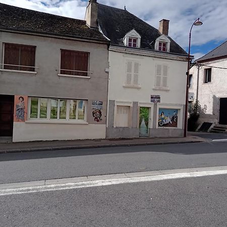 Appartement Le Labyrinthe Du Peintre Bransat Bagian luar foto