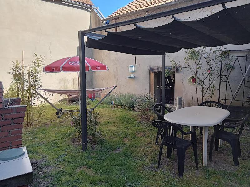 Appartement Le Labyrinthe Du Peintre Bransat Bagian luar foto