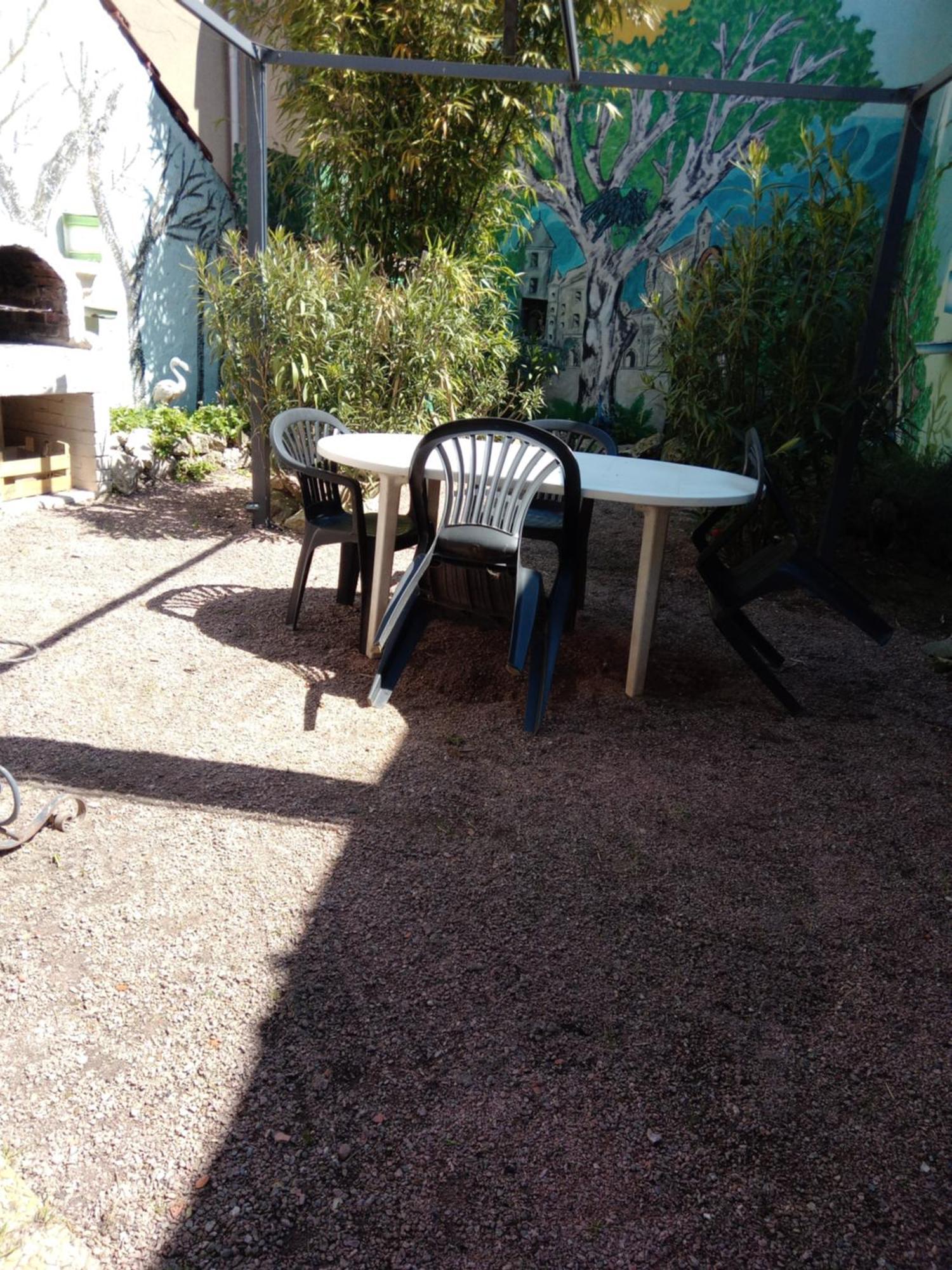 Appartement Le Labyrinthe Du Peintre Bransat Bagian luar foto